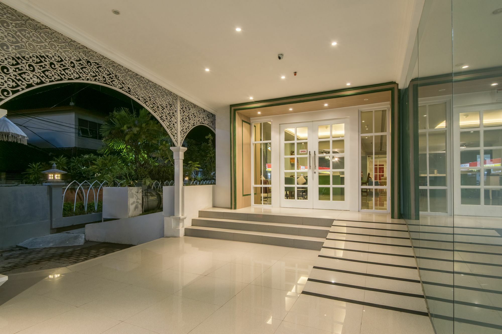 Yan'S House Hotel Kuta Lombok Kültér fotó
